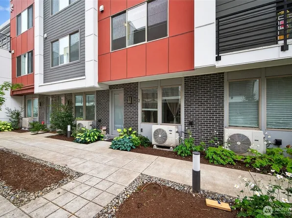 11521 117th Ln NE #2, Kirkland, WA 98034