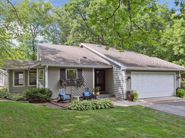2771 Foxgate Dr, Minnetonka, MN 55305