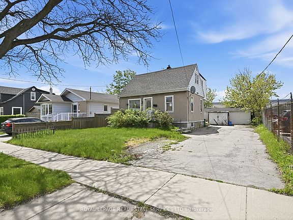2nd image of 700 Rennie St