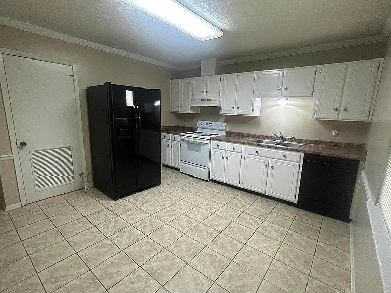 5758 Taggart Dr — Photo 4