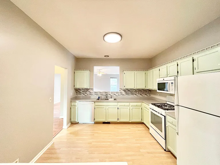 1675 McDowell Ave — Photo 3