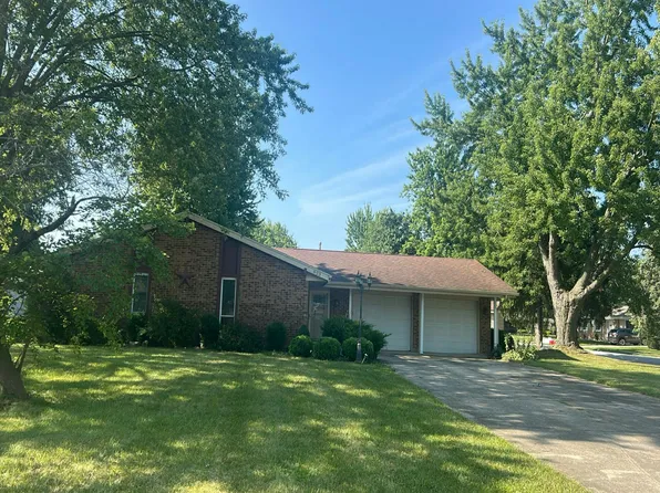 823 Poppy Dr, Wapakoneta, OH 45895