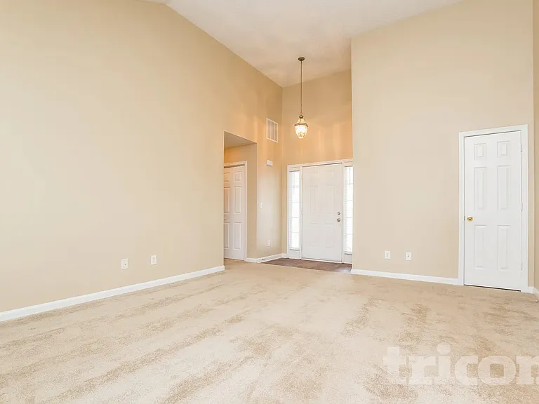 520 Gatewood Dr — Photo 3