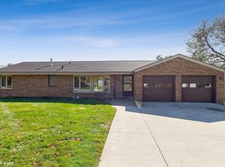 7014 Sunset Ter, Windsor Heights, IA 50324