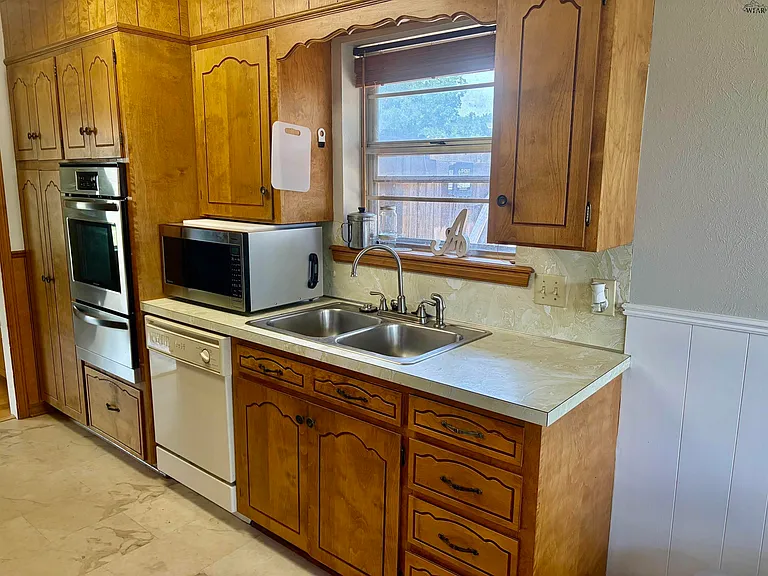 4115 Kingsbury Dr — Photo 4
