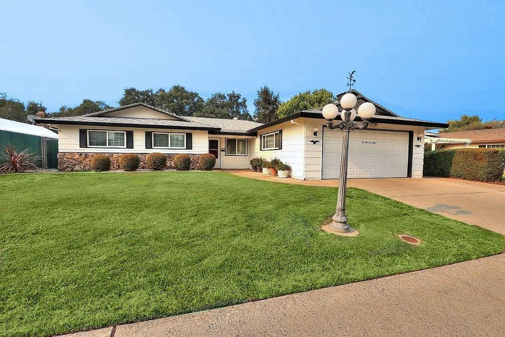 603 Falcon Way photo 1