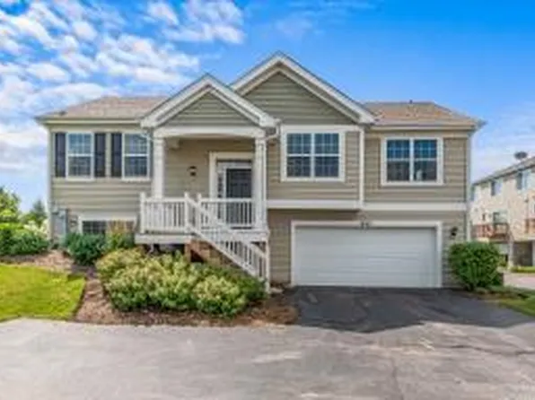 1690 Ruby Dr, Pingree Grove, IL 60140
