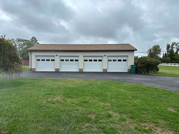 3rd image of 5114 Beverly Pike