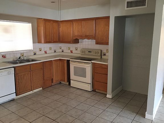 3rd image of 5717 N 69th Dr