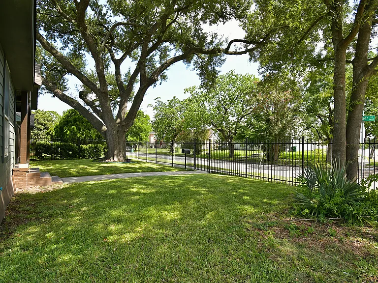 1403 Munger St #A — Photo 3