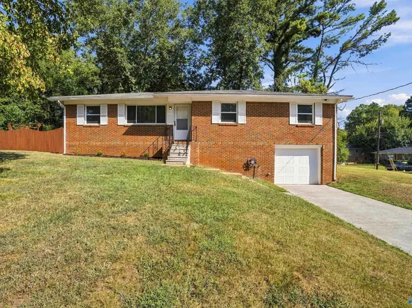 2416 Greenhill Dr NW, Huntsville, AL 35810