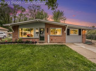 33809 Hiveley St, Westland, MI 48186