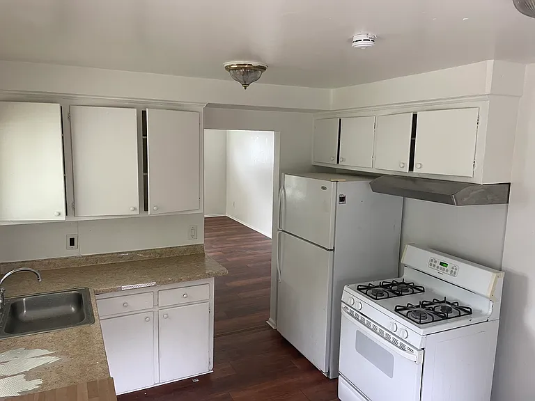 21911 Fern Ave — Photo 12