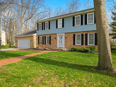 8121 Roanoke Dr, Fort Wayne, IN, 46835
