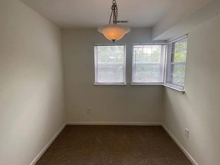 8601 Falls Run Rd #I — Photo 5