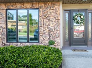 393 Mohegan Cir, Lafayette, NJ 07848