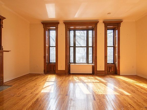 3rd image of 127 Bainbridge St #4