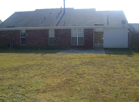 5th image of 1662 Sarah Ann Dr W