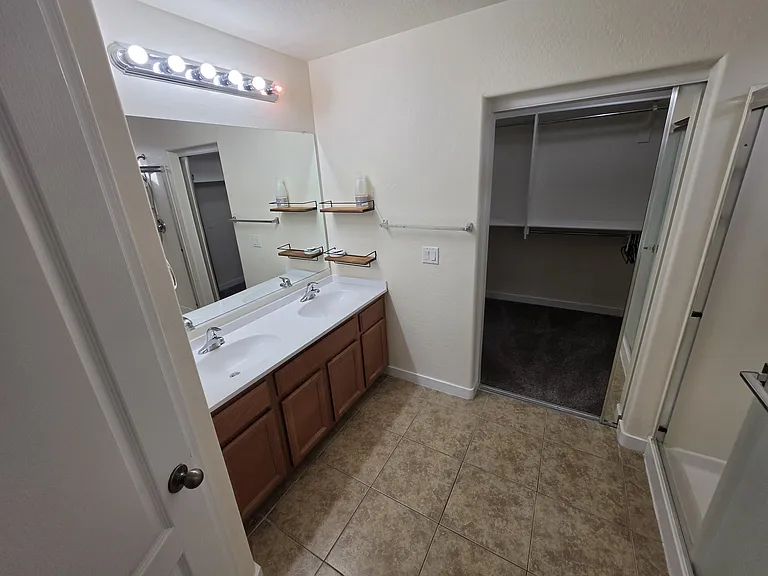 563 E Angeline Ave — Photo 13