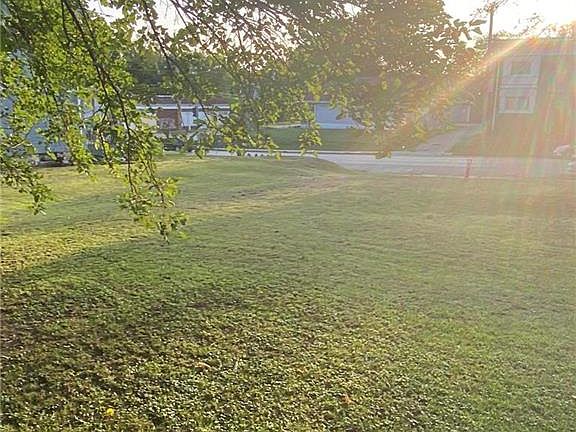 5th image of 3441 Woodland Ave