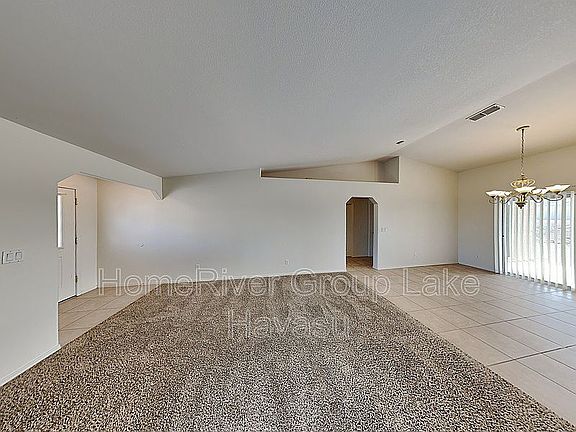 5th image of 3310 Thunderbird Dr