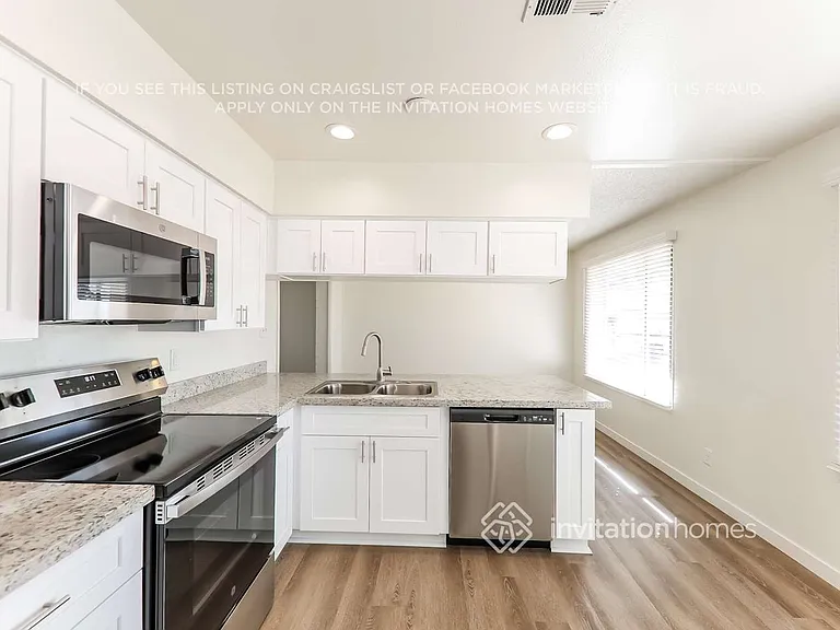 17454 N 14th Ave — Photo 7