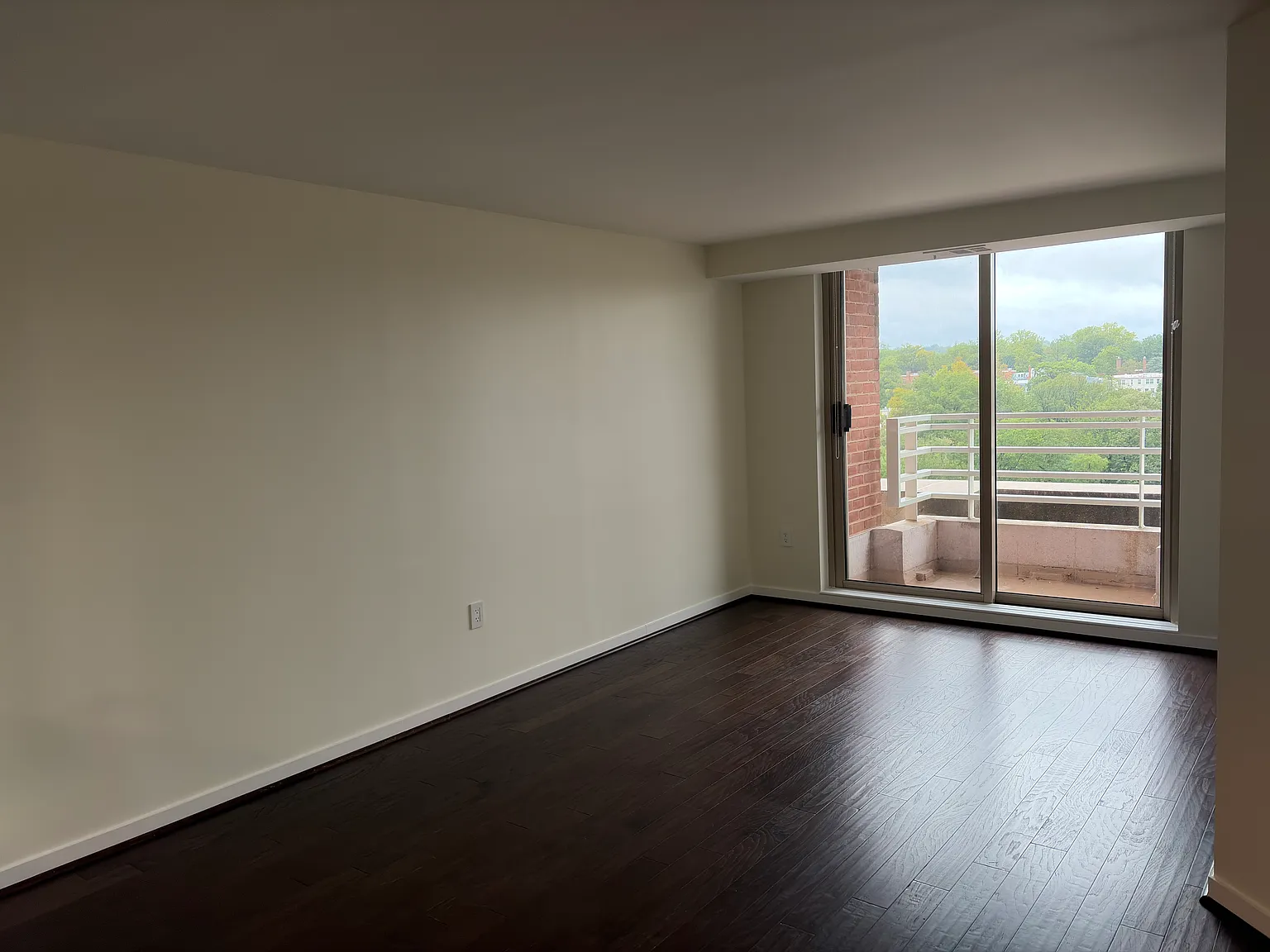 2 bed, 900 sqft, $2,950 — Photo 2