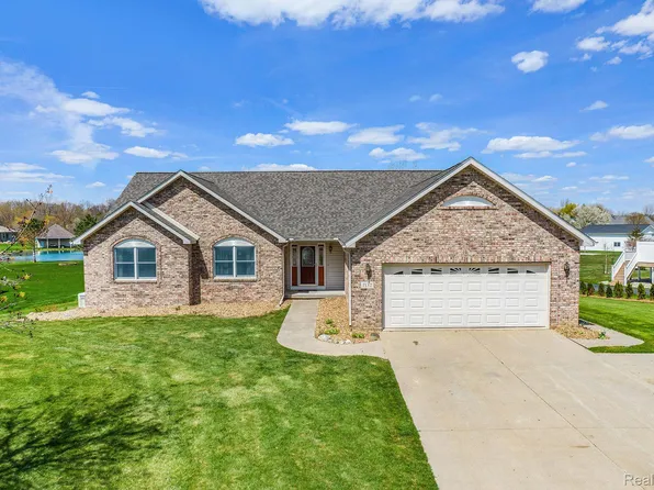 7132 Crosswinds Dr, Swartz Creek, MI 48473