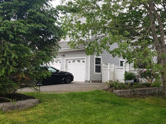2nd image of 27 Brayton Ct N