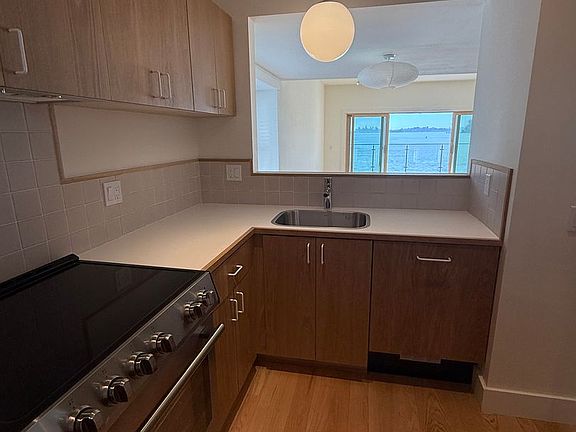 5th image of 16 Beach Rd #20