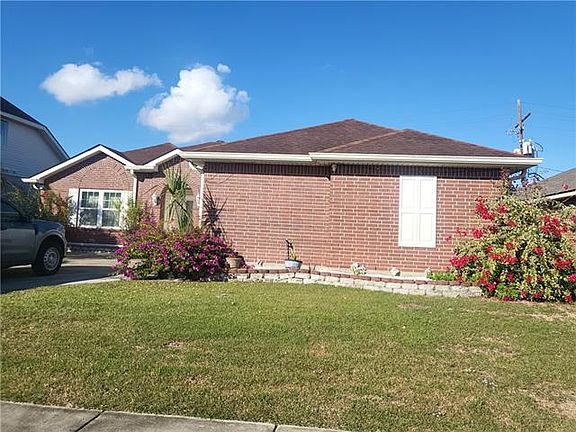 2nd image of 827 Charlie Dr
