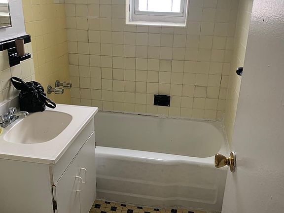 5th image of 660 Thwaites Pl #58