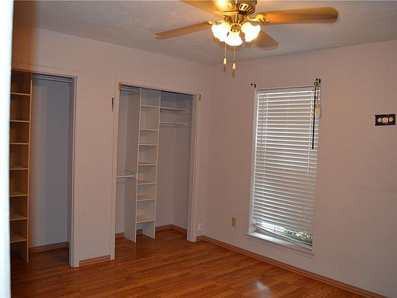4th image of 2502 Arlington Ln