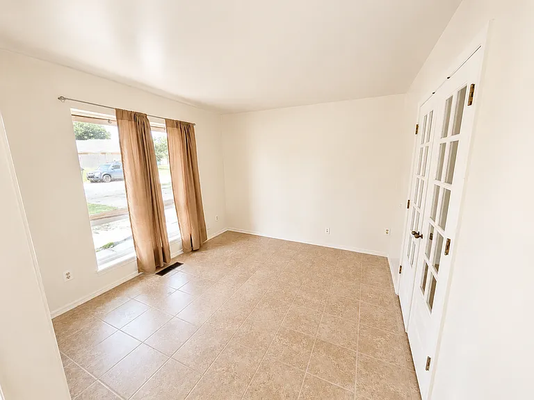 7315 S 68th Ave E — Photo 5