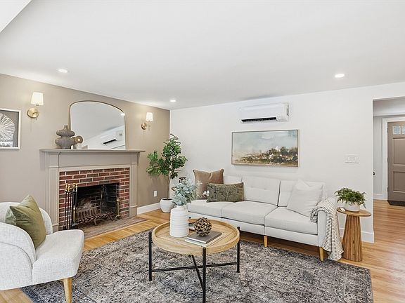 3rd image of 4 Littlefield Rd