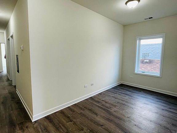 5th image of 3220 S Ashland Ave #3N
