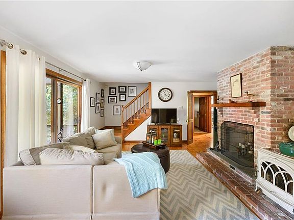 5th image of 25 Circlewood Dr