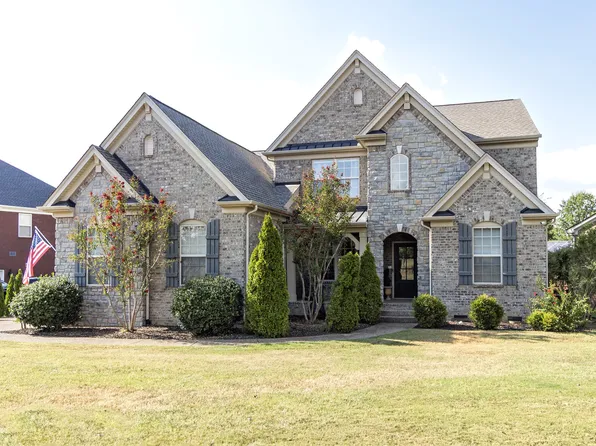 1081 Avery Trace Cir, Hendersonville, TN 37075