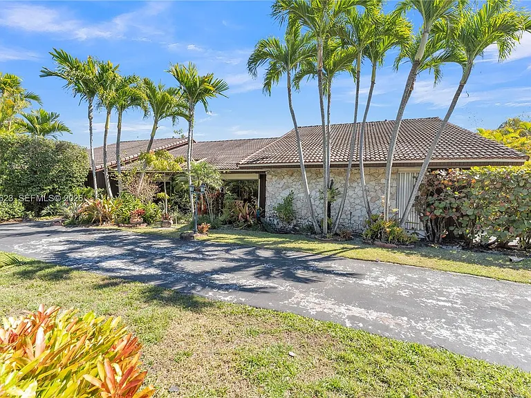 15305 SW 74th Ct — Photo 2