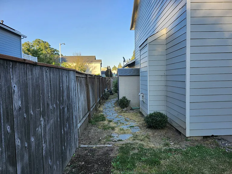 203 NE 55th Ave — Photo 32