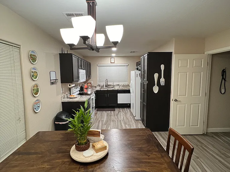 15930 W Acapulco Ln — Photo 7