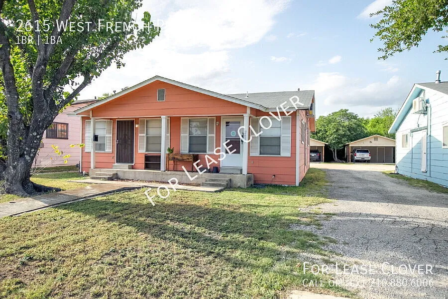 Cozy 1 Bed, 1 Bath Duplex A Block From Woodlawn Lake — Photo 2