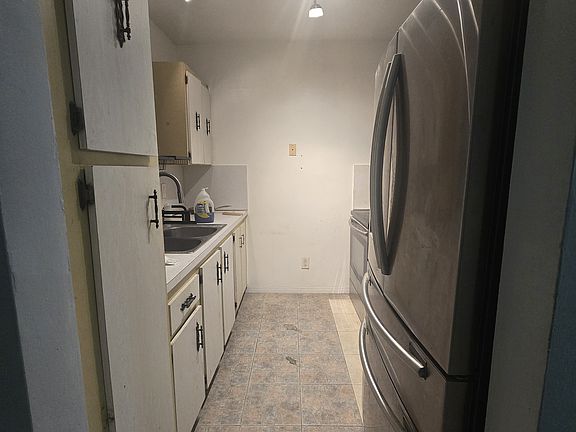 5th image of 5375 SW 40th Ave