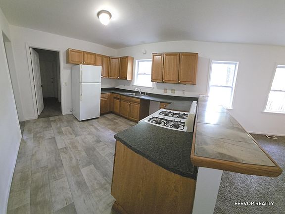 3rd image of 3217 Glendale St