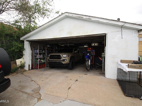 5th image of 401 E CEDAR Street