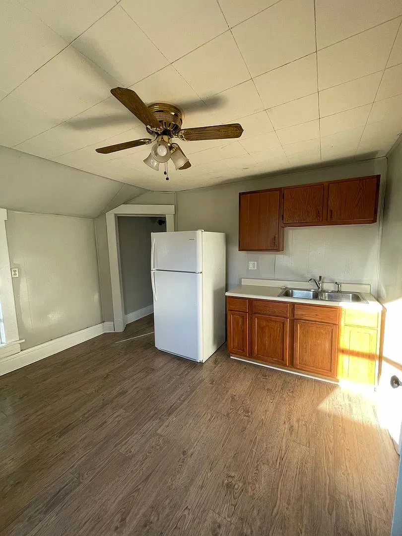 1910 Vinton St-HBS Capital — Photo 2