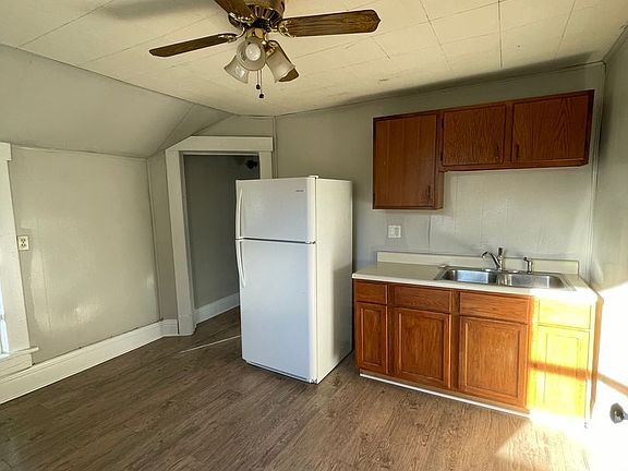 2nd image of 1910 Vinton St APT 2