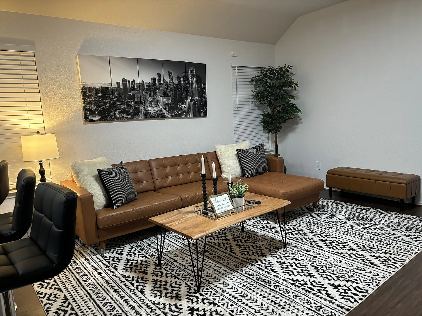Quiet, Comfortable Home in A Safe Neighborhood — Photo 2