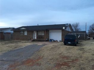 1113 F St, Arapaho, OK 73620