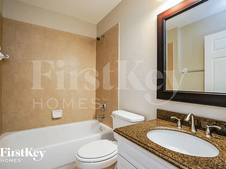 1217 SW 35th Ter — Photo 13